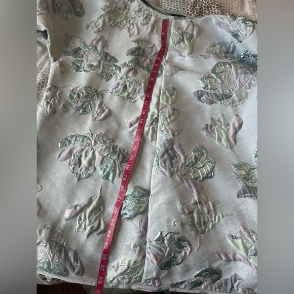 LIKE NEW - gorgeous Arianne Pastel Floral shimmer top - Picture 10 of 10